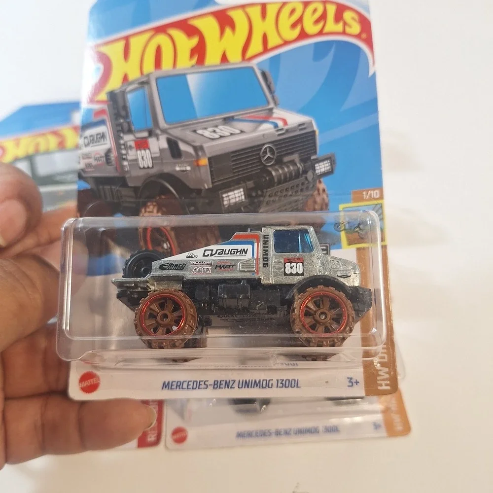 Hot Wheels Trucks 7 / Mercedes Unimog Blue Zamac Green/ Target Red Hummer Rescue